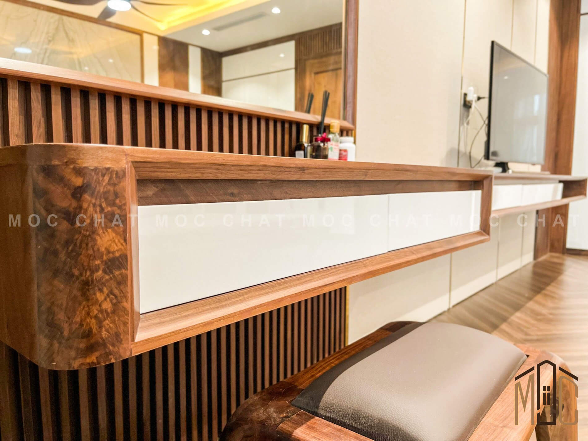 Bàn trang điểm gỗ óc chó kết hợp chất liệu Acrylic