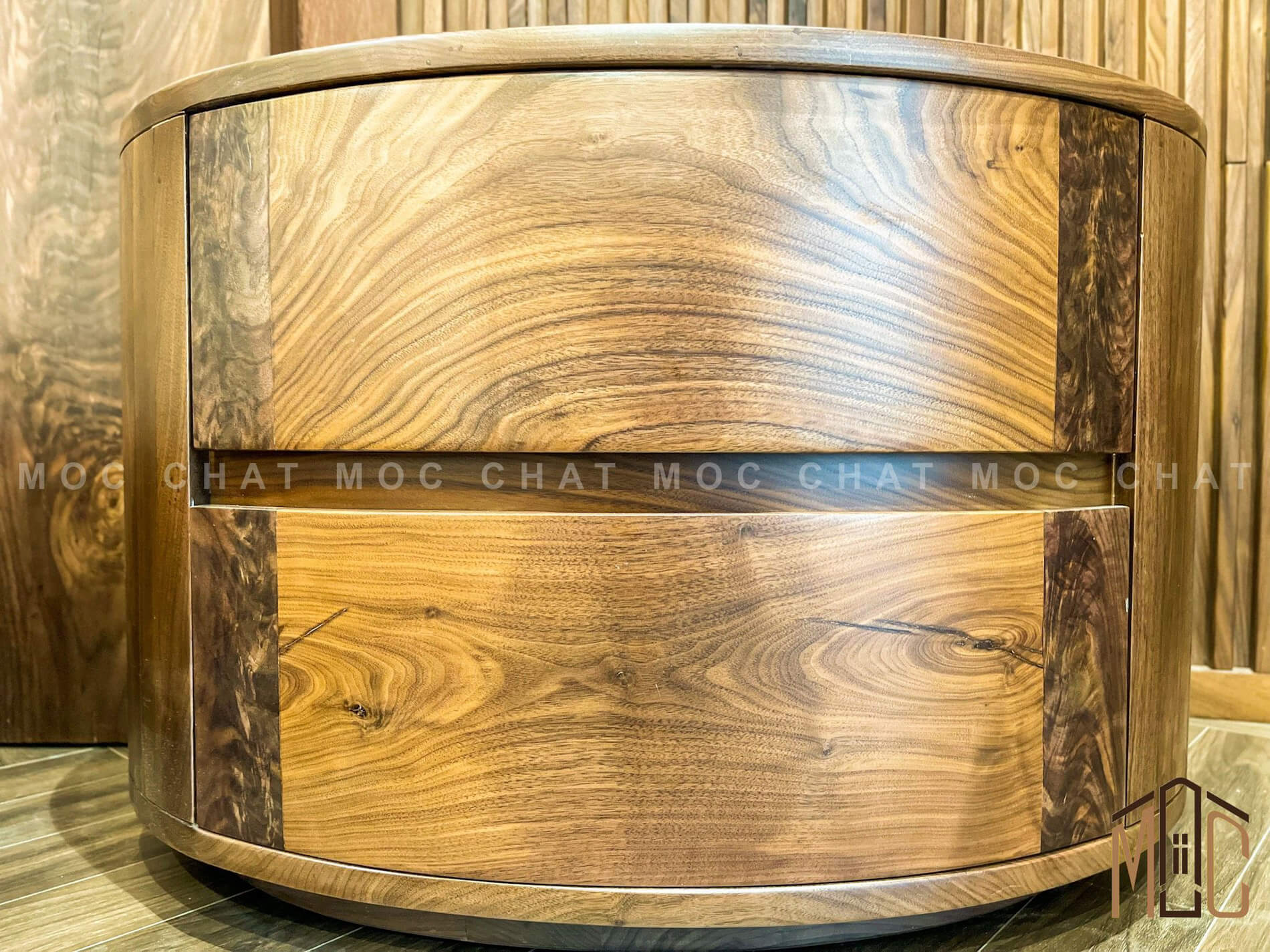 Tủ đầu giường gỗ óc chó anh Đức biệt thự Ninh Hiệp