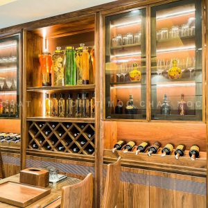 Tủ rượu gỗ óc chó anh Đức biệt thự Ninh Hiệp