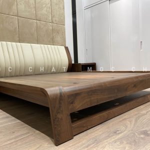 Giường ngủ gỗ óc chó anh Long biệt thự Khai Sơn Hill