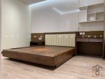 Giường ngủ gỗ óc chó anh Long biệt thự Khai Sơn Hill