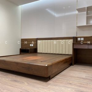 Giường ngủ gỗ óc chó anh Long biệt thự Khai Sơn Hill