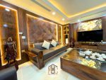 Bàn trà gỗ óc chó cùng vách cào xước gỗ óc chó và băng dài 3 chỗ ngồi sofa gỗ óc chó