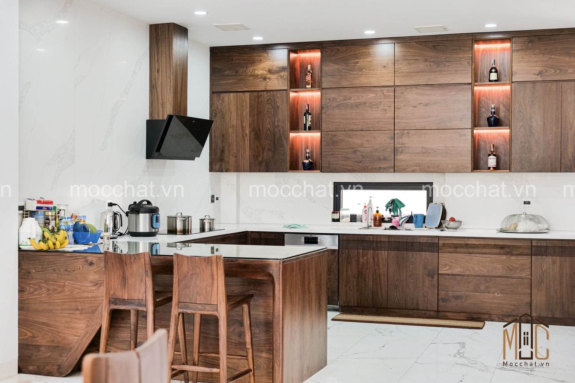 Bàn đảo gỗ óc chó và tủ bếp gỗ óc chó hiện đại cao cấp
