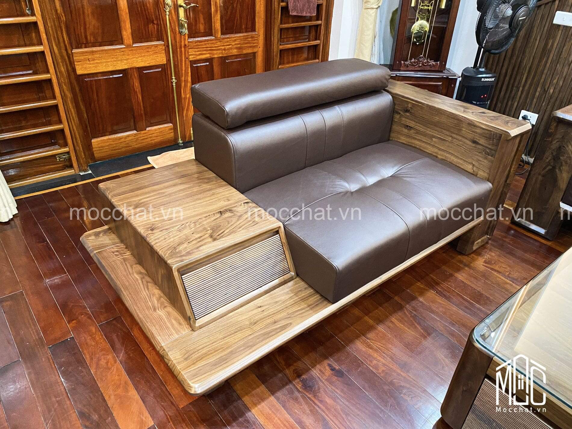 Băng dài 1 chỗ ngồi sofa gỗ óc chó cao cấp