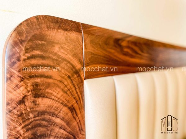 Chi tiết vân gỗ óc chó phần đầu giường bọc da tự nhiên nhập khẩu Ý