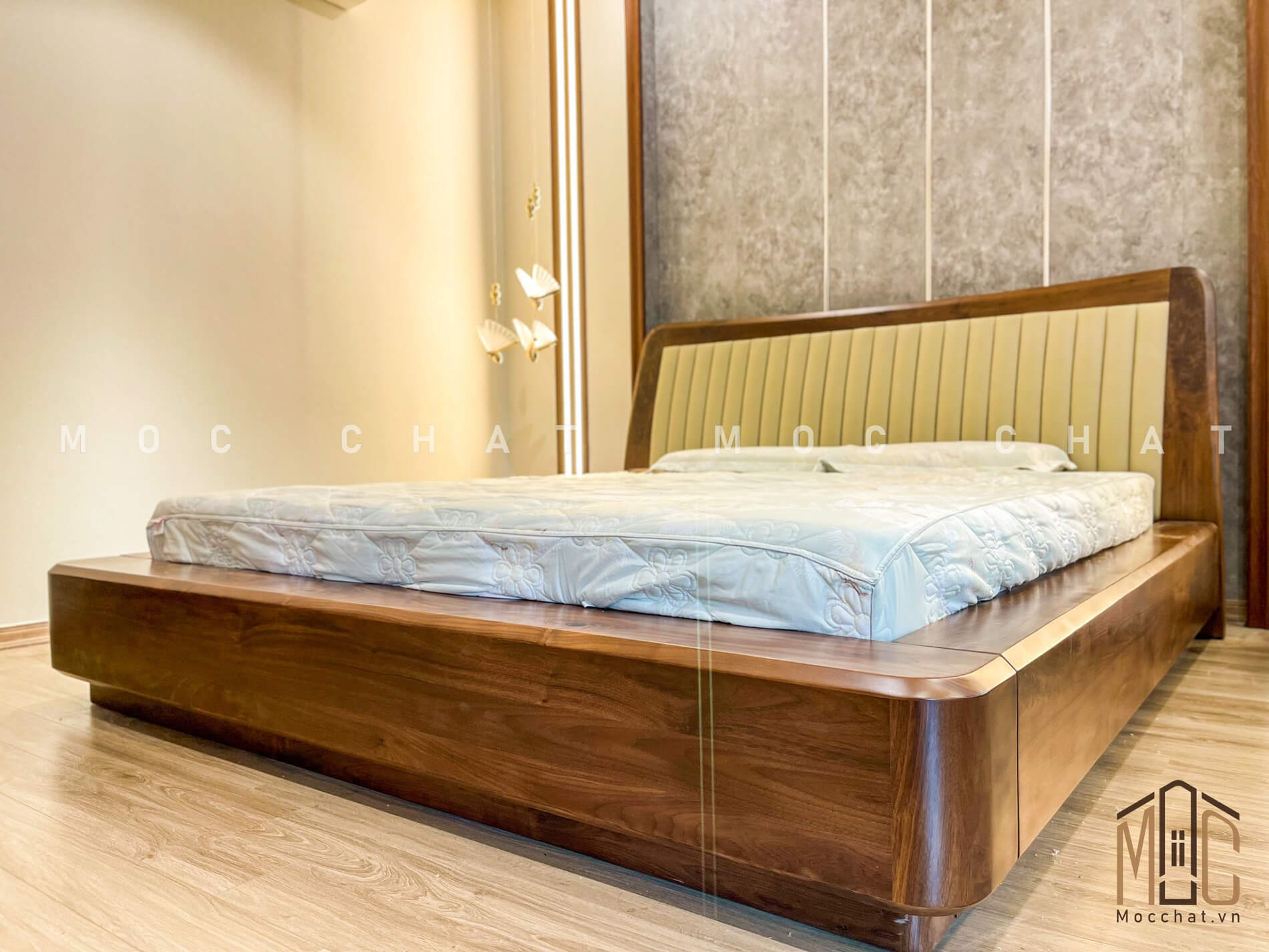 Giường gỗ óc chó đẹp cao cấp hiện đại