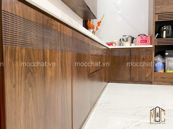 Mẫu tủ bếp dưới gỗ óc chó