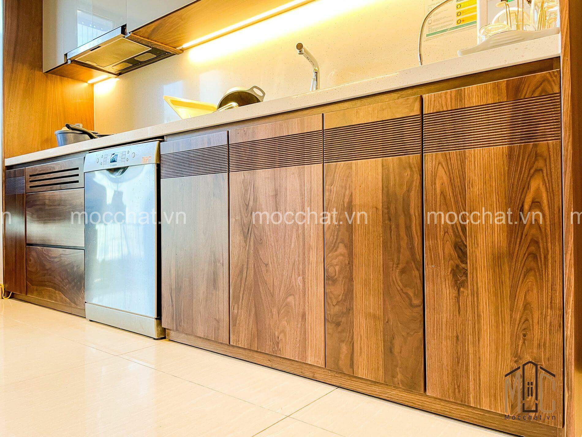 Tủ bếp gỗ óc chó đẹp hiện đại cao cấp