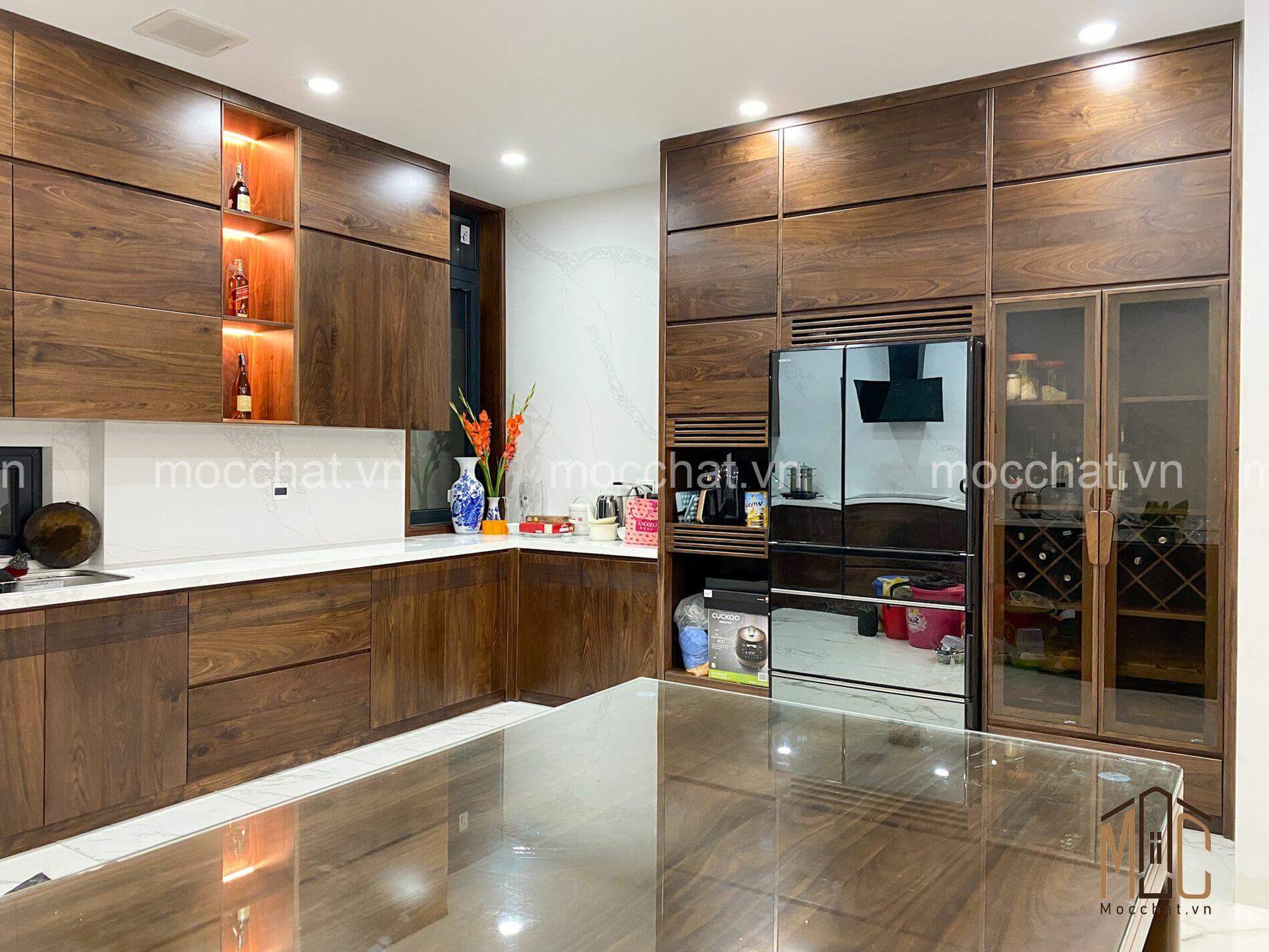 Tủ bếp gỗ óc chó kết hợp tủ rượu gỗ óc chó