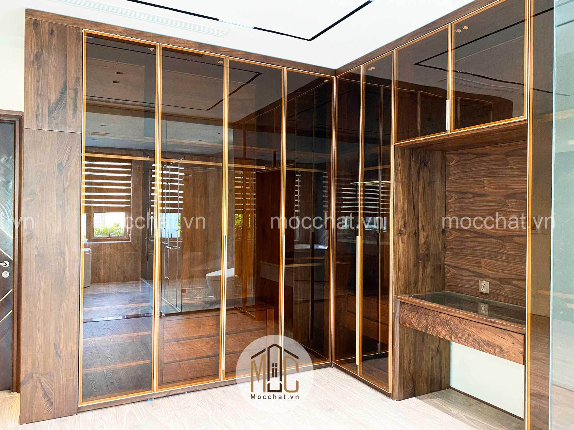 Tủ quần áo gỗ óc chó đẹp hiện đại cao cấp kết hợp bàn trang điểm gỗ óc chó