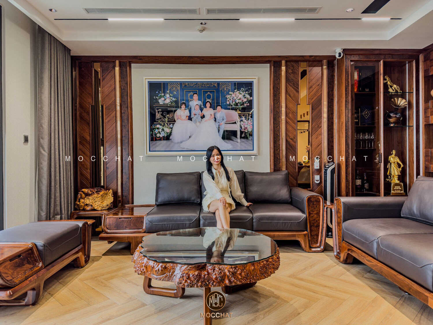 bộ sofa óc chó và bàn trà nu óc chó nguyên khối