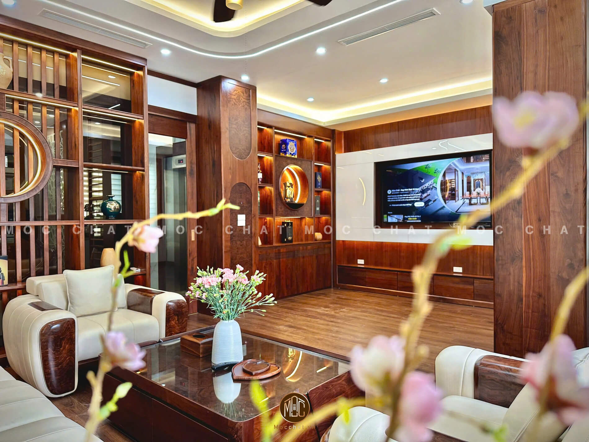 Phòng khách biệt thự gỗ óc chó
