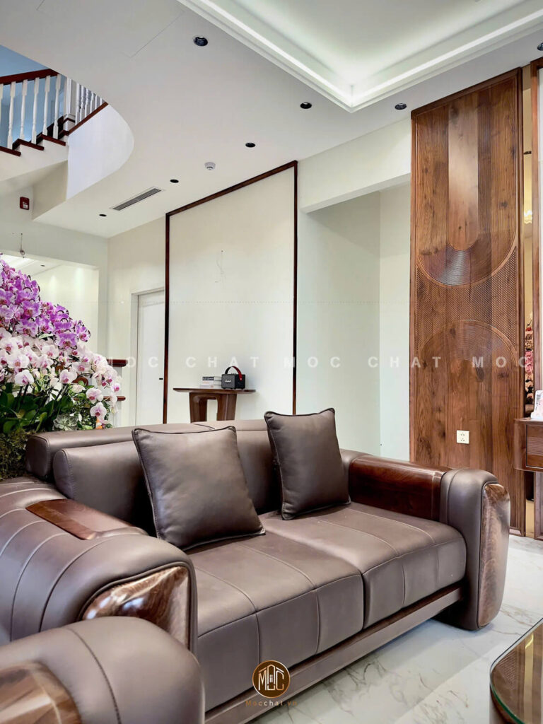 vang-dai-sofa-go-oc-cho-boc-da-bo-y-su-ket-hop-hoan-hao-cua-dang-cap-va-tien-nghi-anh-nham-soc-son