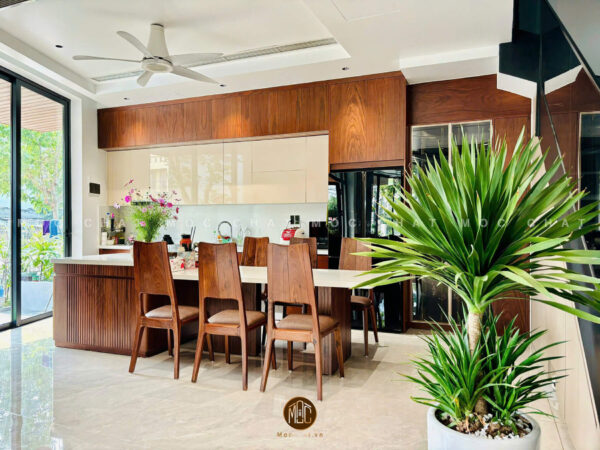 Bàn ghế ăn gỗ óc chó 6 ghế cao cấp, thiết kế hiện đại với đệm da bò Ý và mặt bàn đá trắng sang trọng phù hợp không gian bếp tinh tế