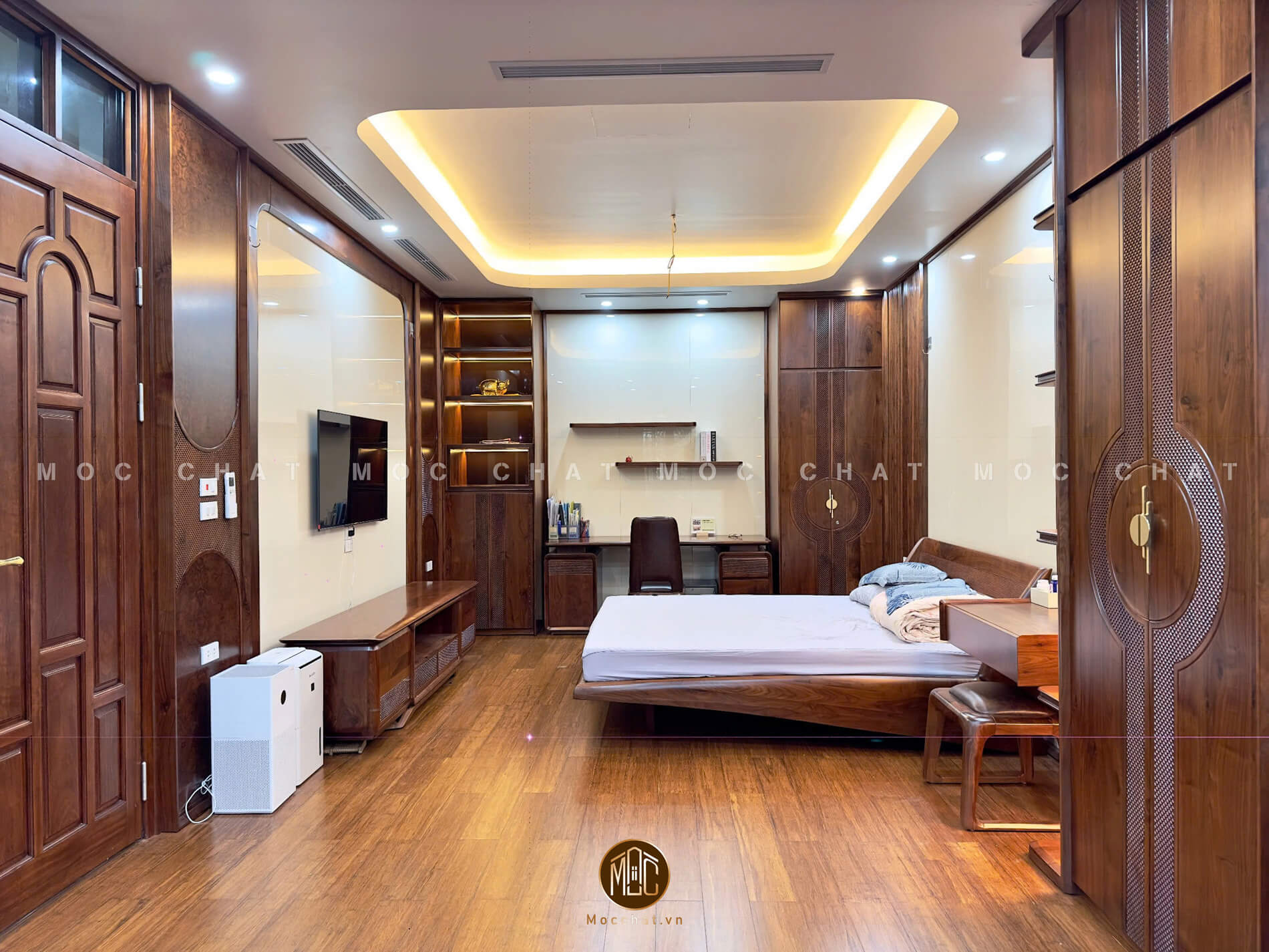 Giường ngủ gỗ óc chó thiết kế giấu chân hiện đại
