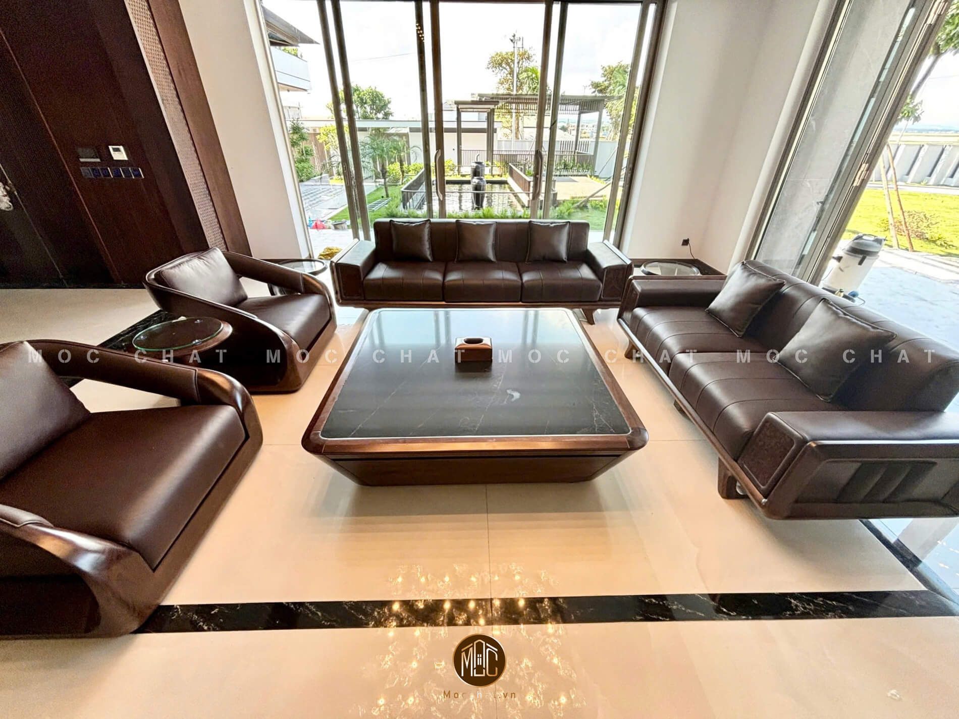 Sofa gỗ óc chó và bàn trà đồng bộ