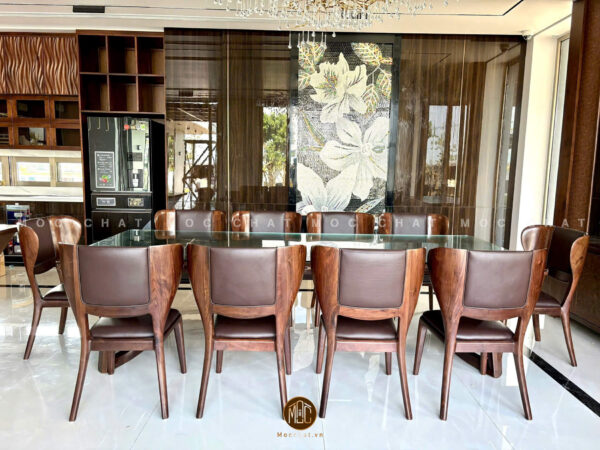 Bàn ghế ăn gỗ óc chó 10 ghế thiết kế lưng ghế cong bo da bò tự nhiên cao cấp, nổi bật với vân gỗ sắc nét và phong cách hiện đại