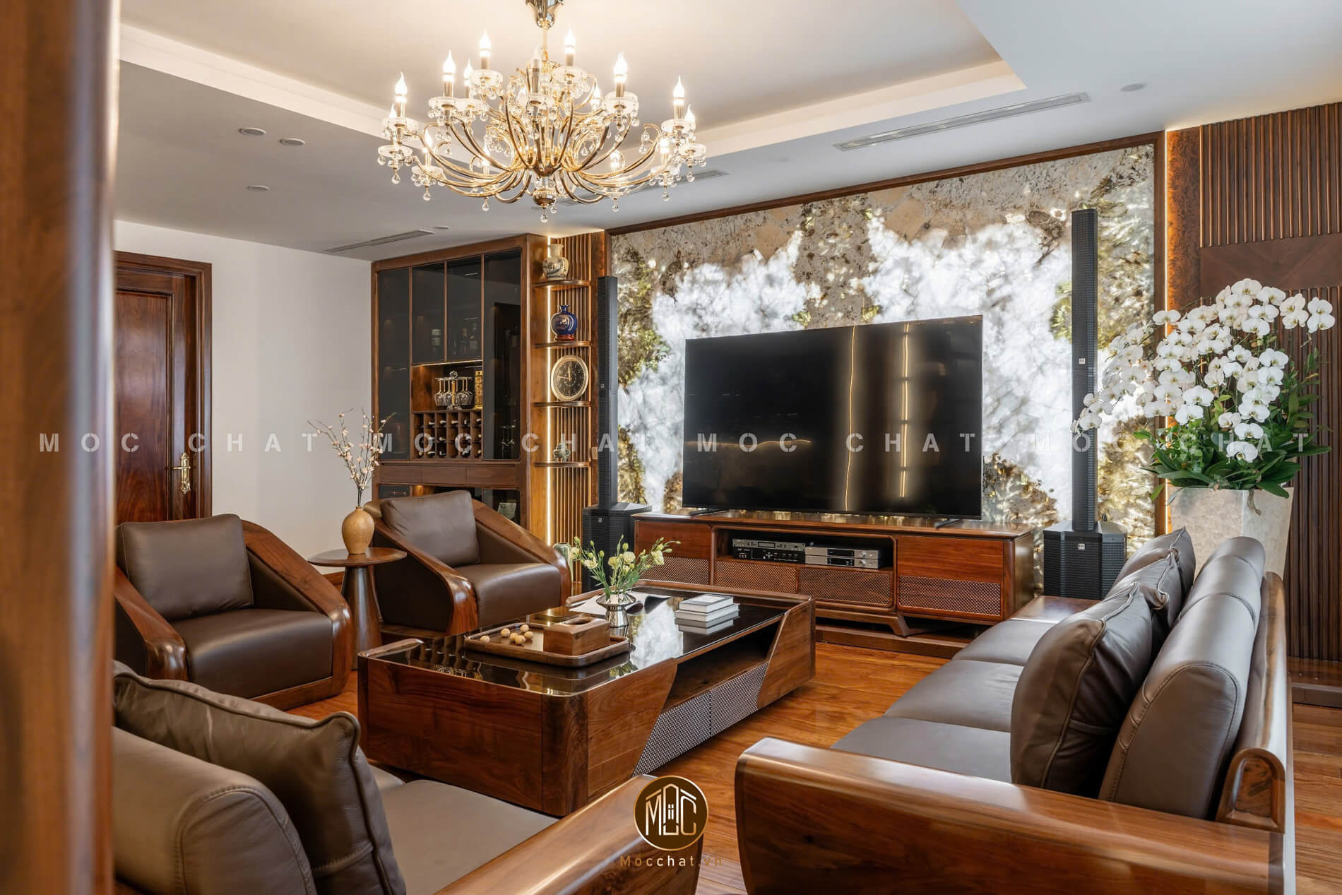 Tổng thể bộ sofa gỗ óc chó hiện đại bố trí chữ U sang trọng