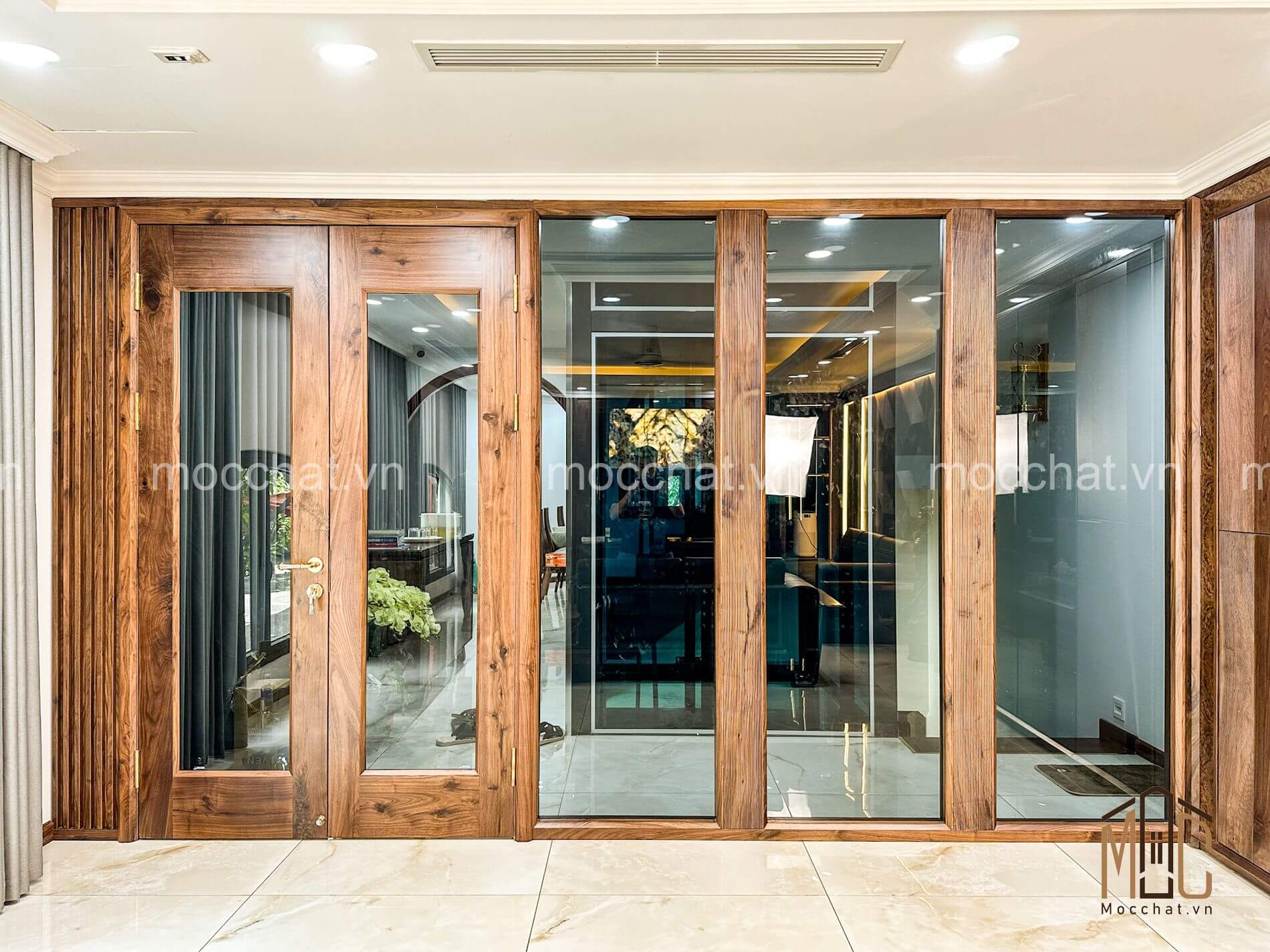 Cửa gỗ óc chó cao cấp